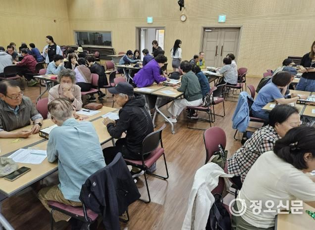 고령층 마음을 두드린 보드게임 체험… 성남게임힐링센터 교육 성료