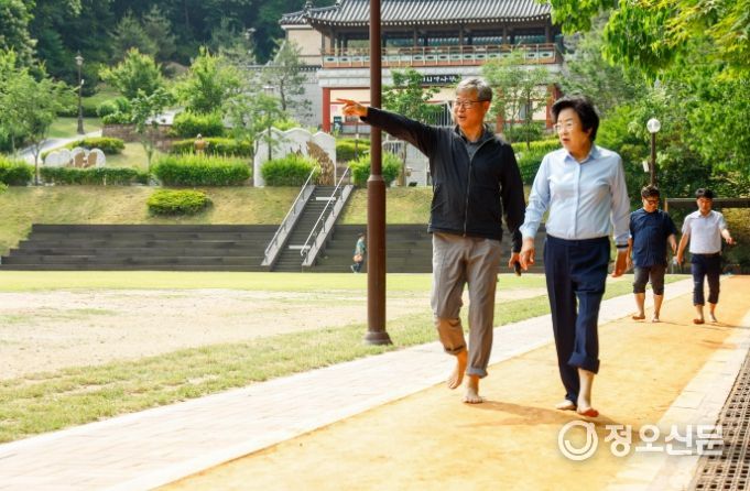 이천시, 서희테마파크에 ‘힐링 황톳길’ 조성…야간 산책도 OK!