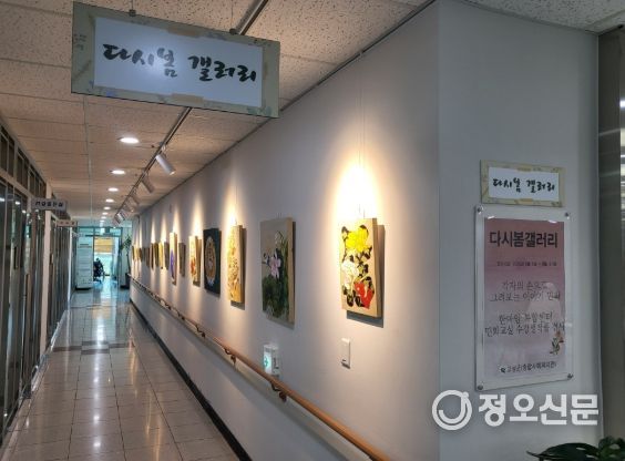 고성군 종합사회복지관 분관 갤러리, 한마암 복합센터 민화교실 수강생 작품 전시회 개최