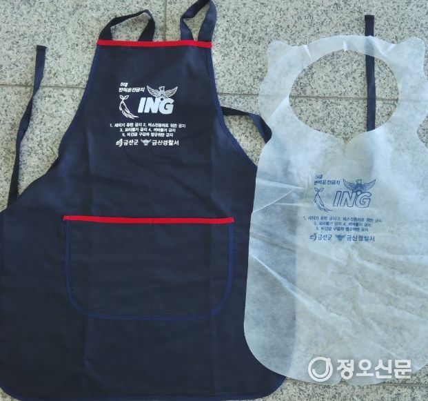 다회용 앞치마와 일회용 앞치마