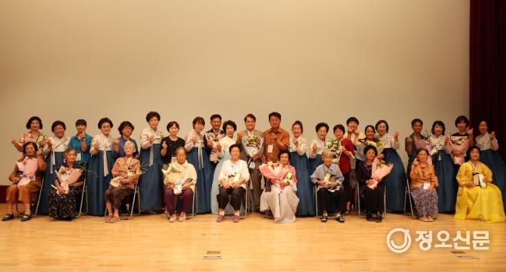 제11회 행복한 가정 실천하기 시상식 개최 사진(청소년수련관 다목적홀)