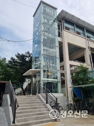 교체된 석수역 보도육교 엘리베이터