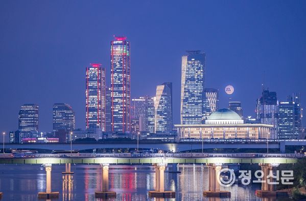 서울달이 떠오른 여의도 전경(야경)